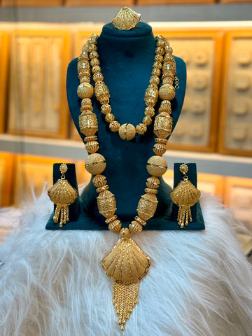 “Golden threads of tradition, woven with elegance. ✨💛 #RoyalGlow #GoldenCharm”